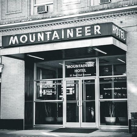 The Mountaineer Hotel Williamson Ngoại thất bức ảnh